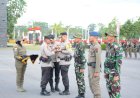Kapolri-Beri-Penghargaan-Pin-Emas-Kepada-Prajurit-TNI-dan-Anggota-Polri-yang-tergabung-dalam-Satgas-Operasi-Damai-Cartenz-2023
