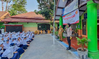 Kunjungi-Sekolah,-Polres-Probolinggo-Kota-Sosialisasikan-Perlindungan-Anak