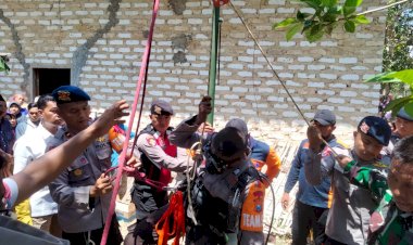 Tim-SAR-Sat-Brimob-Polda-Jatim-bersama-BPBD-Pamekasan-Berhasil-Evakuasi-Jenazah-dari-Dalam-Sumur