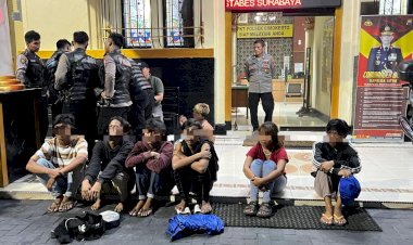 Polrestabes-Surabaya-Amankan-Dua-Kelompok-Gengster-yang-Kedapatan-Membawa-Pil-Koplo