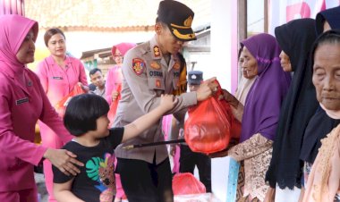 Lagi,-Polres-Tuban-Beri-Bantuan-Air-Bersih-dan-Sembako-untuk-Warga-Terdampak-Kemarau