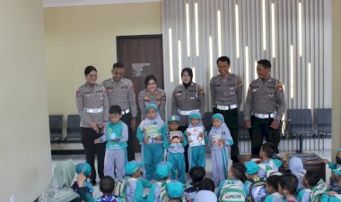 Satlantas-Polresta-Sidoarjo-Edukasi-Tertib-Lalu-Lintas-Sejak-Dini