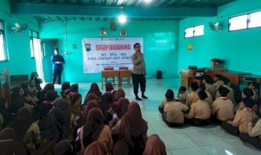 Kanit-Binmas-Polsek-Krembung-dan-Bhabinkamtibmas-Ploso-Adakan-Binluh-Bahaya-Bullying-di-MA-Abil-Hasal-Asy-Syadzily