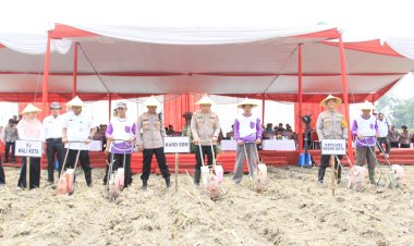 Wujudkan-Asta-Cita-Bidang-Ketahanan-Pangan-Polres-Kediri-Kota-Bersama-Masyarakat-Tanam-Jagung