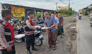 Polsek-Tulangan-Bagikan-Takjil-Gratis-Diiringi-Dengan-Kultum-Oleh-Kapolsek