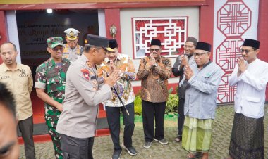 Kapolda-Jatim-Tinjau-Pos-Pelayanan-Ops-Ketupat-Semeru-2025-di-Masjid-Cheng-Hoo-Pandaan