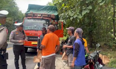 Polres-Situbondo-Berbagi-Makanan-Gratis-Untuk-Sopir-Truk-dan-Angkutan-Umum