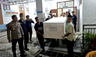 Kapolresta-Banyuwangi-Serahkan-Korban-KMP-Tunu-Pratama-Jaya-Asal-Malaysia-kepada-Keluarga-untuk-Dimakamkan