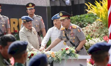 Kapolri-Resmikan-Patung-M.-Jasin,-Abadikan-Sejarah-Polisi-Istimewa