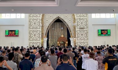 Masjid-Al-Ikhlas-Polresta-Sidoarjo-Gelar-Shalat-Ghaib-untuk-Driver-Ojol