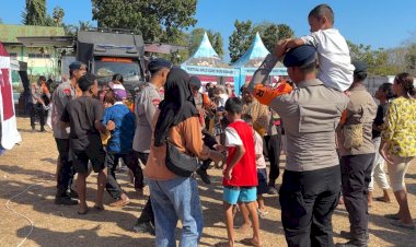 Polri-Gelar-Senam-Trauma-Healing-untuk-Bangkitkan-Semangat-Pengungsi-Pascagempa