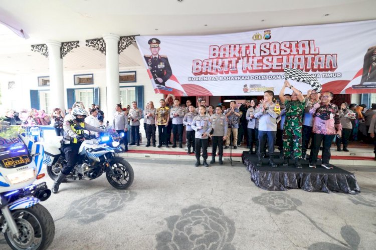 Polda Jatim Bersama Korbinmas Baharkam Polri Gelar Bakti Kesehatan dan Salurkan 15.000 Paket Sembako