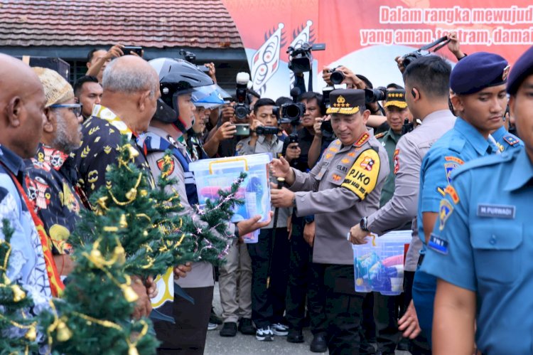 Wujudkan Pemilu Damai, Panglima TNI dan Kapolri Gelar Kegiatan Bhakti Sosial dan Bhakti Kesehatan