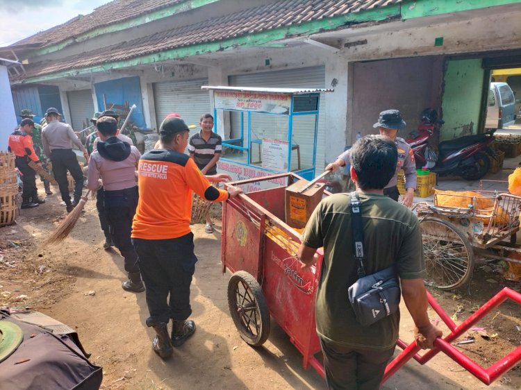 Polres Tulungagung Gelar Karya Bakti Antisipasi Banjir