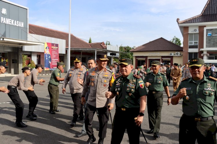 Cek Kesiapan Pengamanan Pemilu 2024, Kapolda Jatim Bersama Pangdam V Brawijaya Kunjungi Polres Pamekasan