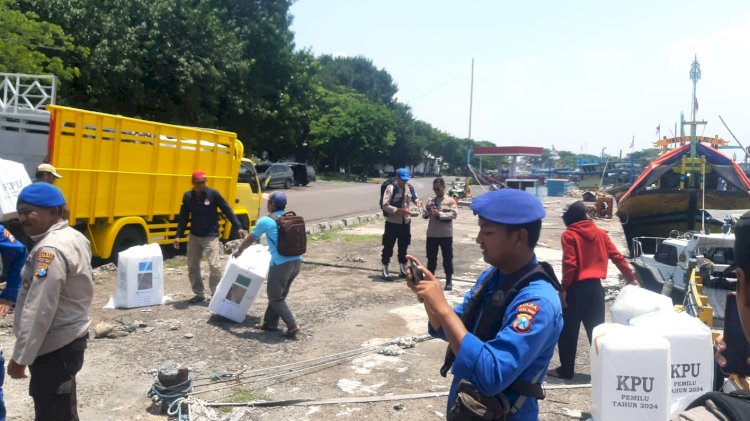 Pasca Hitung Suara, TNI-Polri Kawal Ketat Kotak Suara Pemilu di Perairan Probolinggo