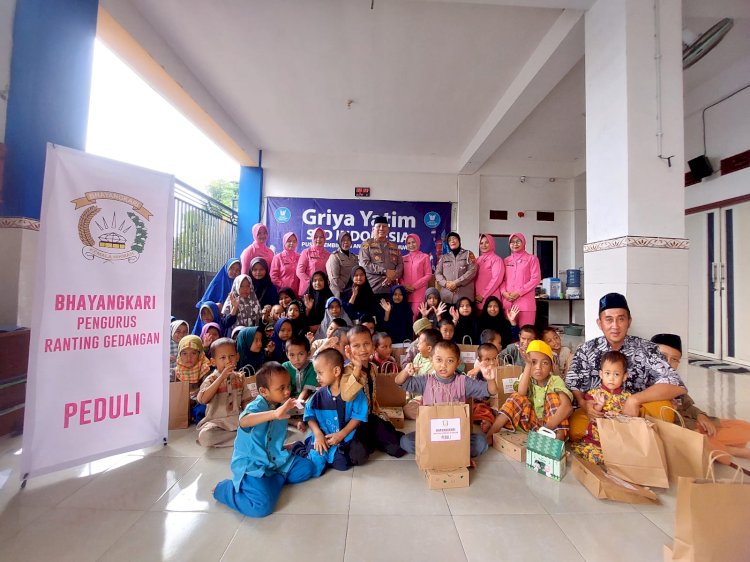 Polsek Gedangan Berbagi Kebahagiaan bersama Anak Yatim