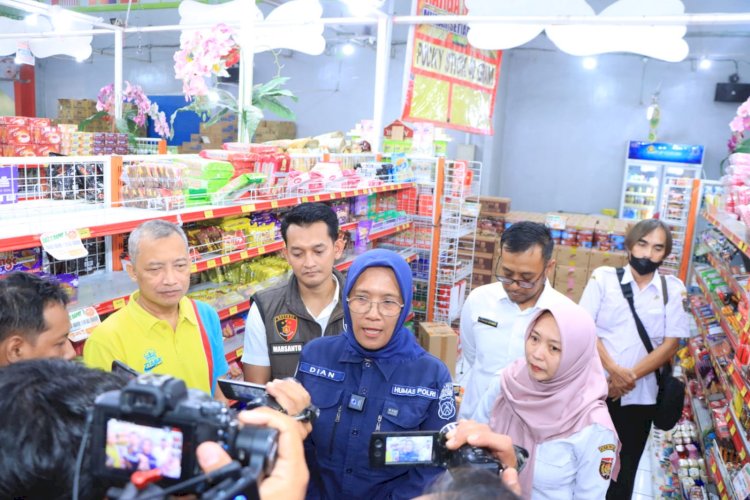 Jelang Lebaran Satgas Pangan Ngawi Cek Bahan Pangan di Sejumlah Supermarket dan Pasar