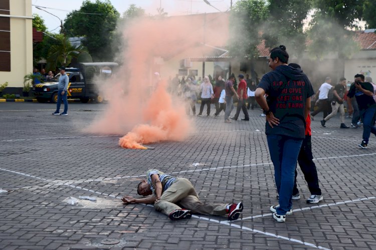 Personel Gabungan Polres Pasuruan Gelar Simulasi Sispamkota Siap Amankan Pilkada Serentak 2024