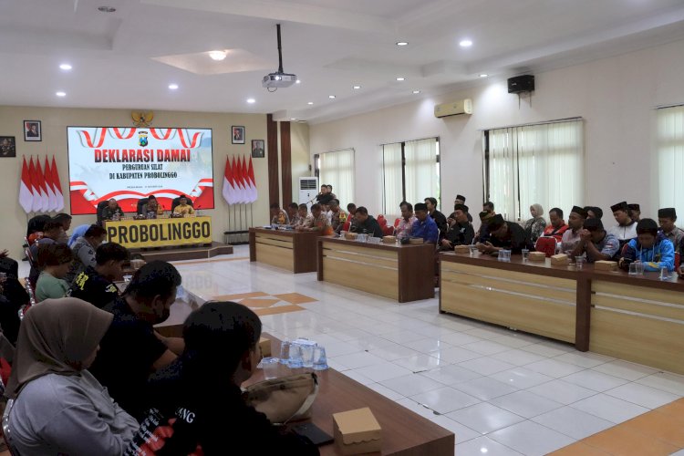 Harkamtibmas Pilkada 2024 Perguruan Silat Gelar Ikrar Kesepakatan dan Komitmen Damai di Mapolres Probolinggo