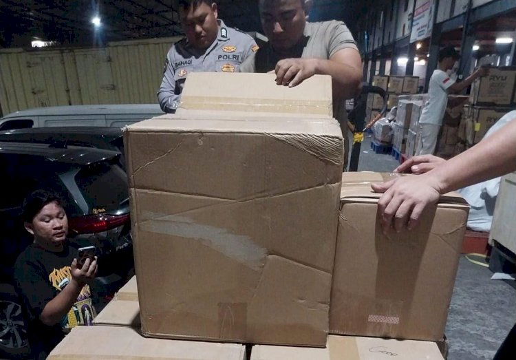 Bantuan Karhutla Polri Tiba di Kalbar, Distribusi ke Wilayah Lain Bertahap