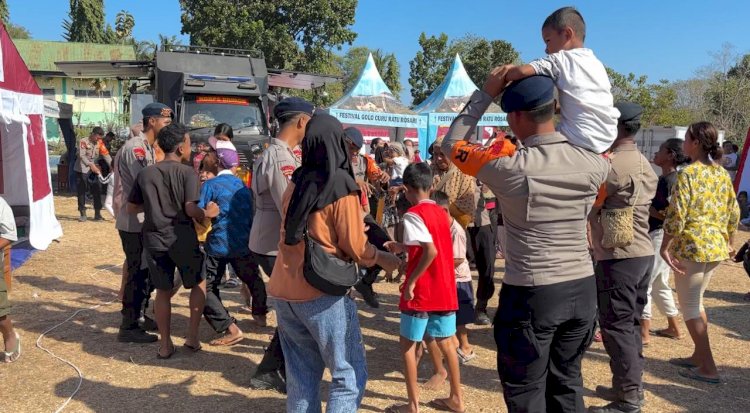 Polri Gelar Senam Trauma Healing untuk Bangkitkan Semangat Pengungsi Pascagempa