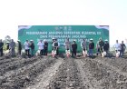 Kapolda-Jatim-Pimpin-Penanaman-Jagung-Serentak-di-Nganjuk,-Dukung-Target-Nasional-10-Juta-Ton