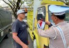 Polres-Pacitan-Pupuk-Jiwa-Nasionalisme-Jelang-HUT-ke-80-RI,-Berbagi-Ratusan-Bendera-Merah-Putih