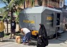 Polri-dan-BPBD-Kota-Padang-Salurkan-Air-Bersih-ke-Lokasi-Terdampak,-Pastikan-Kebutuhan-Warga-Terpenuhi