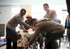 Polres-Pelabuhan-Tanjungperak-Dampingi-Korban-Peristiwa-KM-Mutiara-Sentosa-II,-Pastikan-Penanganan-Maksimal