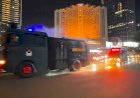 Polri-Kerahkan-Water-Cannon-dan-Bagikan-Masker,-Layani-Masyarakat-Terdampak-Material-Erupsi-Gunung-Anak-Krakatau