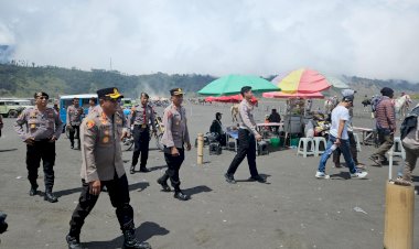 Sapa-Pengunjung-di-Gunung-Bromo-Kapolres-Probolinggo-Pastikan-Keamanan-Wisatawan