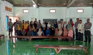 Polwan-Polres-Ngawi-Gandeng-Da'i-Kamtibmas-Edukasi-Santri-Cegah-Perilaku-Kekerasan