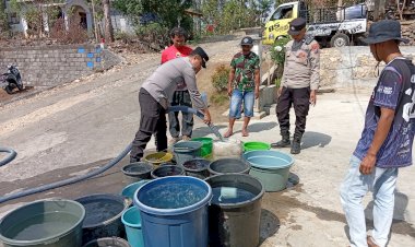 Polres-Malang-Salurkan-Bantuan-Air-Bersih-untuk-Warga-Terdampak-Kekeringan-di-Bantur