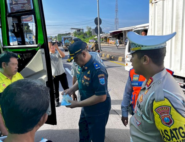 Gelar Ramp Check Angkutan Umum Polres Probolinggo Fokus Wujudkan Keselamatan Lalu Lintas