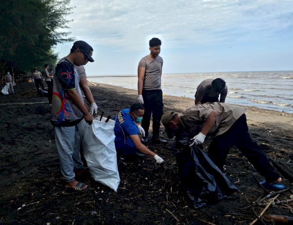 Gerakan Indonesia Asri Polres Probolinggo Bersama Warga Percantik Destinasi Wisata Pantai