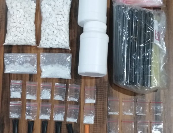 Polrestabes Surabaya Amankan 2 Tersangka Pengedar Narkoba 109gr Sabu dan 2.000 Pil LL Disita