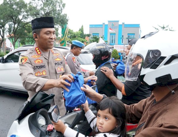 Polresta Sidoarjo bersama IJTI Bagikan Takjil untuk Masyarakat