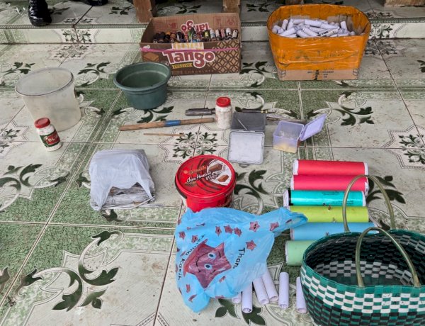 Polres Situbondo Amankan Tersangka Pembuat Petasan Sita 5,1 Kg Bubuk Mercon