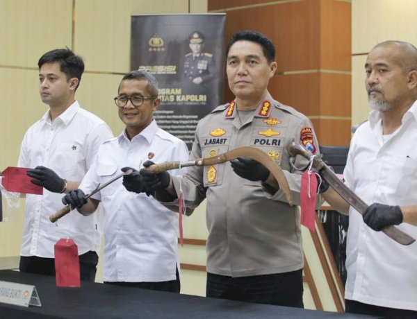 Polda Jatim Amankan Tiga Tersangka Kasus Pemerasan Disertai Pengancaman di Pasuruan