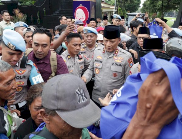 Ramadan Berkah, Kapolda Jatim Berbagi Takjil dan Buka Puasa Bersama Elemen Masyarakat