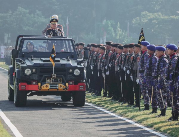 Polri Gelar Upacara Hari Bhayangkara Ke-80 di Satlat Korbrimob Cikeas