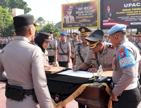 Kapolresta Sidoarjo Pimpin Upacara Sertijab Pejabat Utama, Kapolsek Jajaran dan Kenaikan Pangkat Anggota