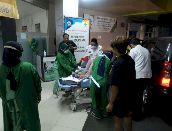 Aksi Heroik Satlantas Polres Gresik Selamatkan Wanita yang Hendak Melahirkan