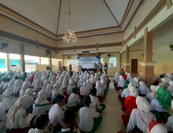 Cegah Perundungan, Polsek Krian Edukasi Bijak Bermedia Sosial kepada Siswa Baru SMPN 2 Krian
