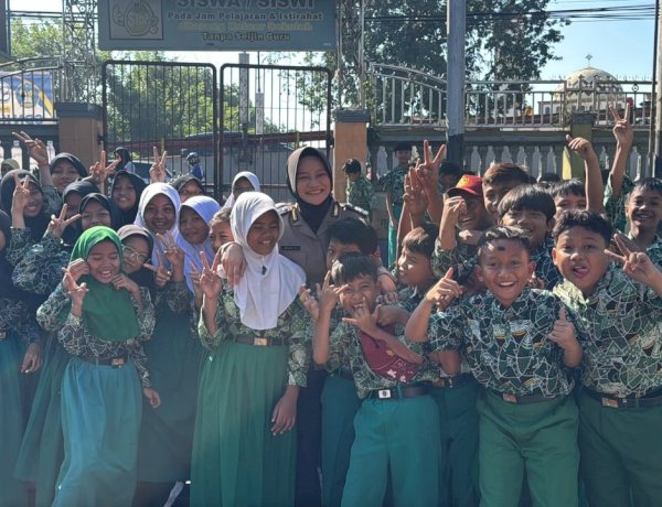 Polsek Tanggulangin Sambut Kunjungan MATSAMA MI Al Hikmah Kalidawir, Kenalkan Profesi Polisi Sejak Dini