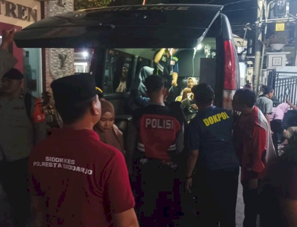 Polisi Sidoarjo Bantu Evakuasi dan Dampingi Santri Korban Keracunan
