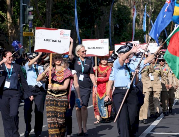 Parade 450 Polwan dari 43 Negara Meriahkan IAWP 2026 di Bali