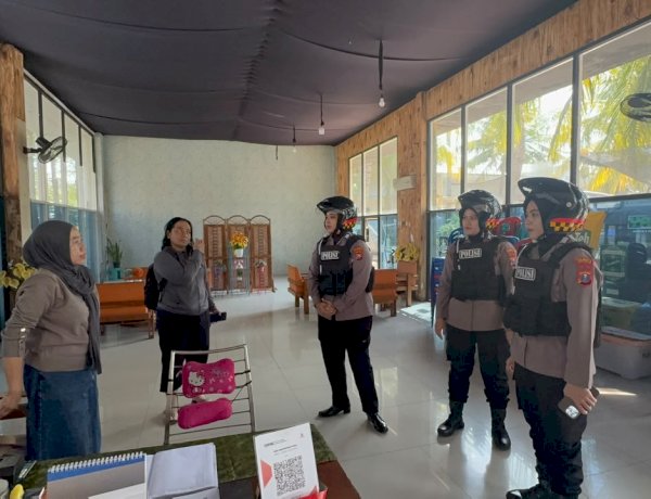 Polwan Jenggala Presisi Patroli Sekolah dan Perumahan, Sampaikan Imbauan Kamtibmas