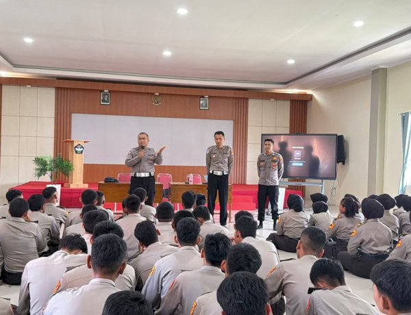 Polresta Sidoarjo Berikan Penyuluhan Pemahaman Dasar AI di SMA Bhayangkari Porong